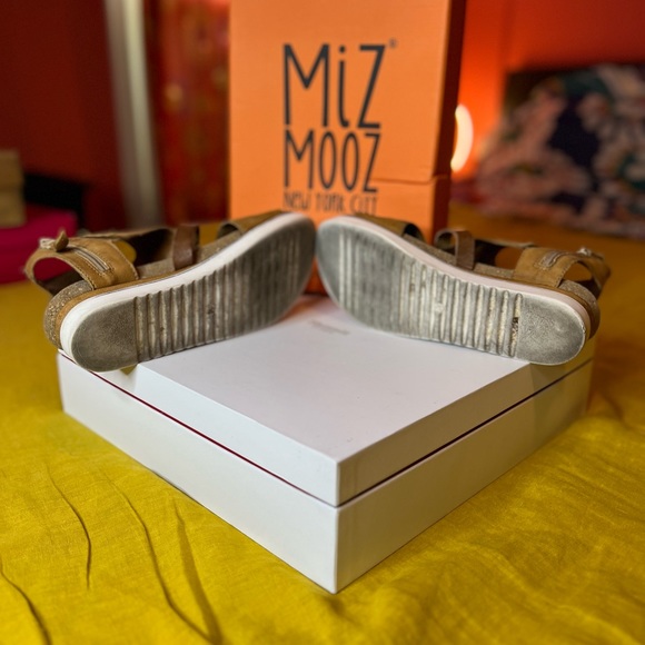 Miz Mooz Samantha Sandal in Wheat Tan US 9 EU 40 - Picture 2 of 5